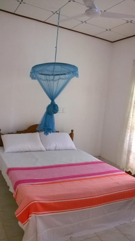 Private Beach House In מיריסה מראה חיצוני תמונה